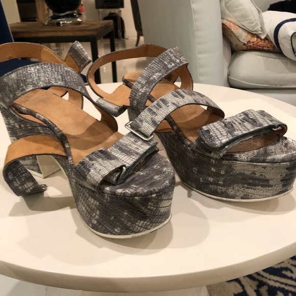 Andrea Gomez snake skin platform sandals - Picture 5 of 5